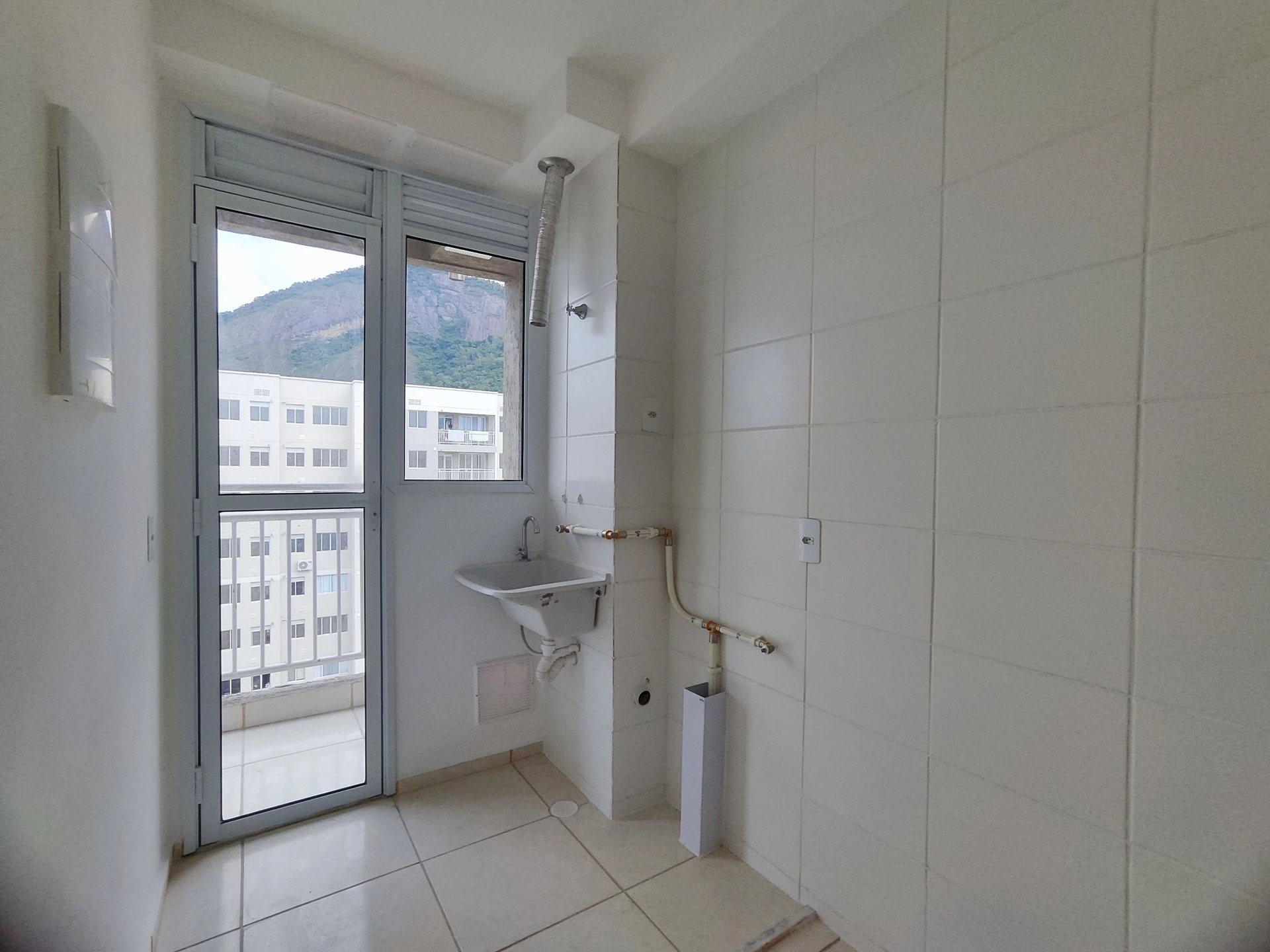 2-bedroom apartment with a balcony and 1 parking spot — photo 14