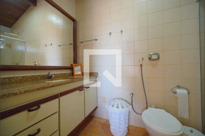 Furnished house with 4 bedrooms and 209 m², 3 bathrooms — photo 25