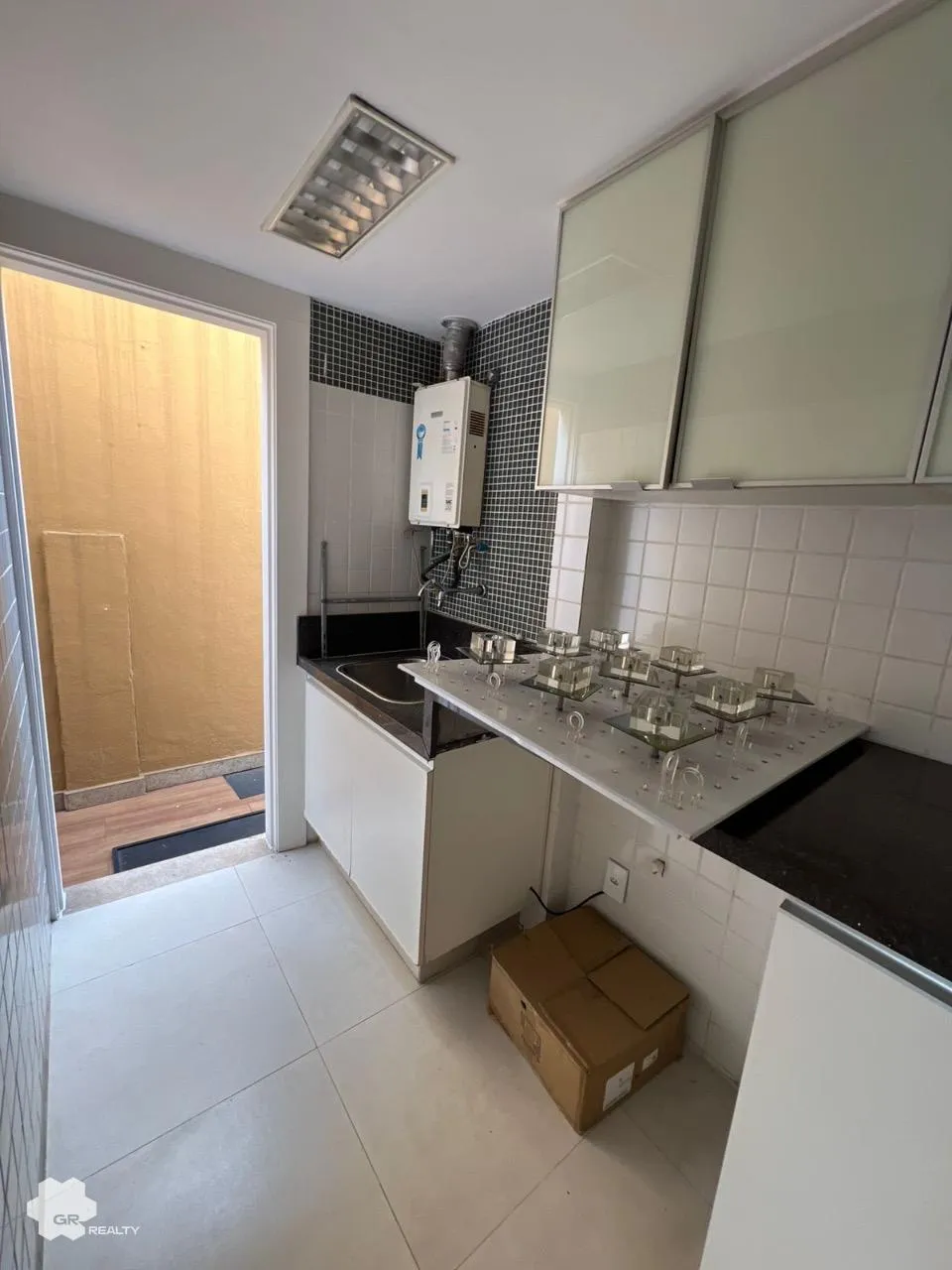 Condominium house with 5 bedrooms and open-plan kitchen — photo 6