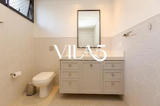 3-bedroom house with a bathtub in Curitiba — photo 34
