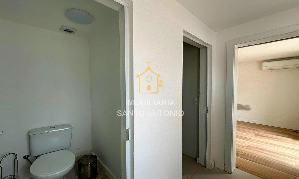 Glass-enclosed balcony in a 3-bedroom house, 300 m² — photo 19