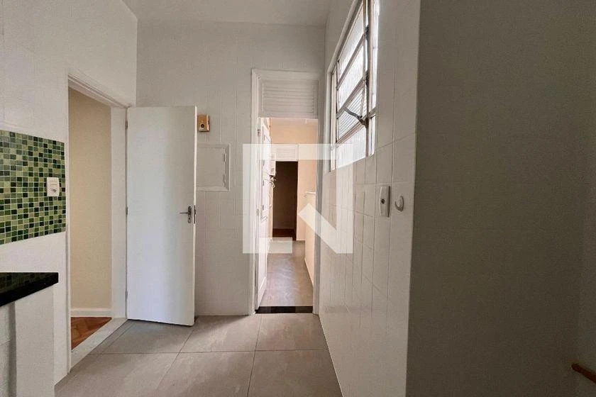 Wood or laminate floors in a 2-bedroom apartment, 80 m² — photo 10