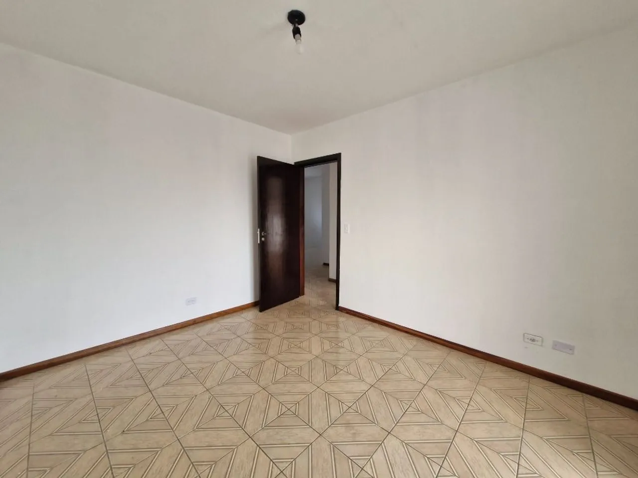 House with 3 bedrooms, 1 bathroom and 2 parking spots — photo 13
