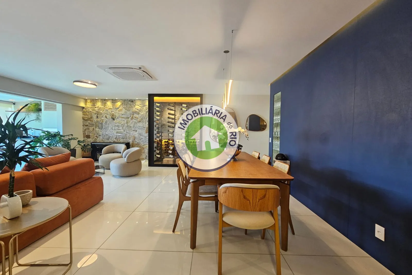 Unfurnished apartment with 4 bedrooms and glass balcony — photo 7