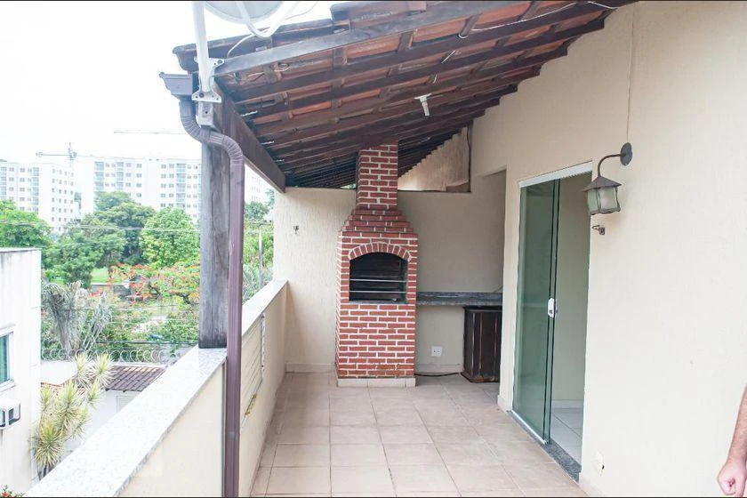 Balcony with a grill in a 2-bedroom house, 118 m² — photo 42