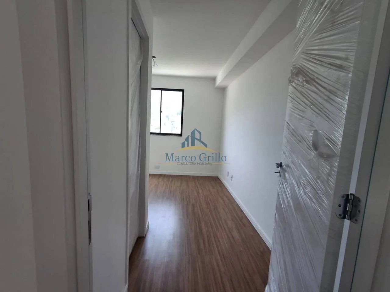Apartment with balcony and mountain views — photo 17