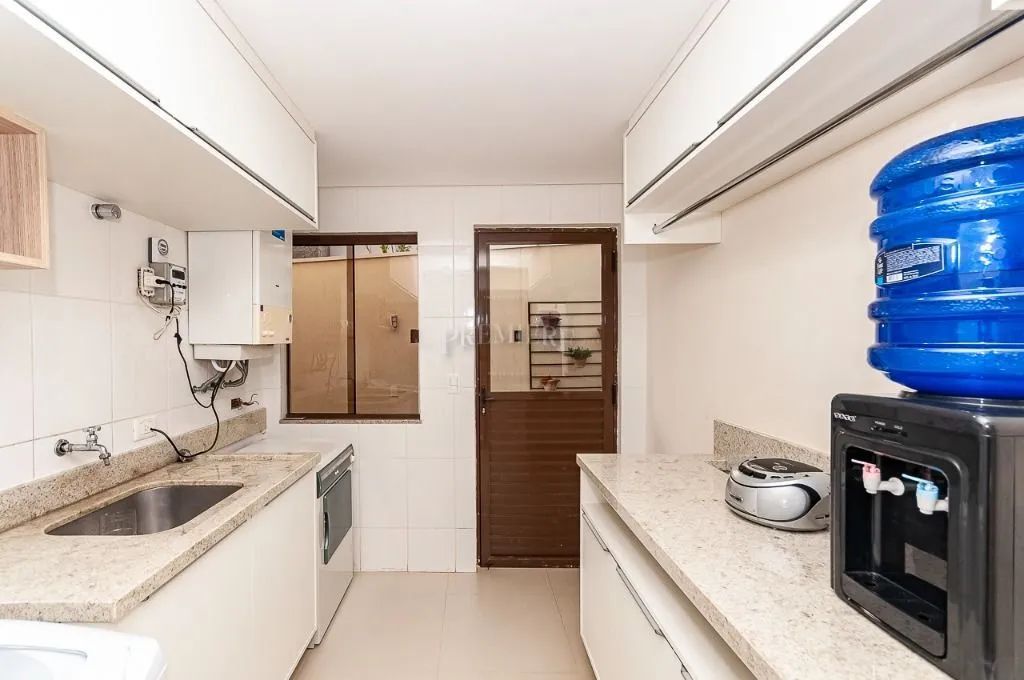 Furnished house with 4 bedrooms across 1167 m² and 8 spots — photo 33