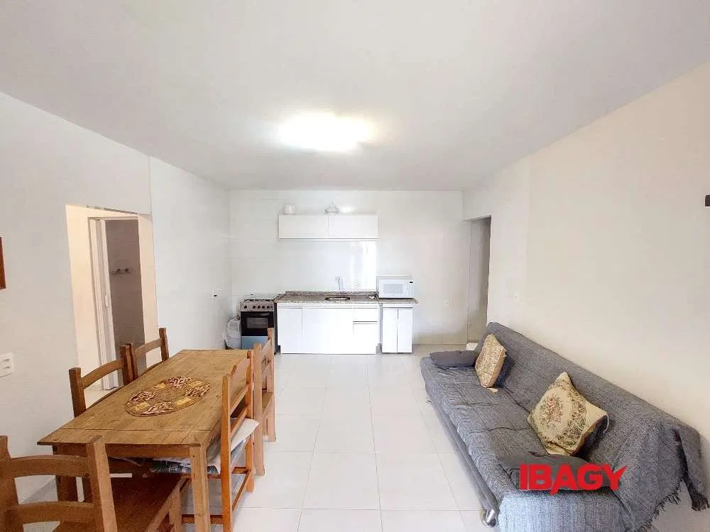 3-bedroom house with a washing machine in Florianópolis — photo 11