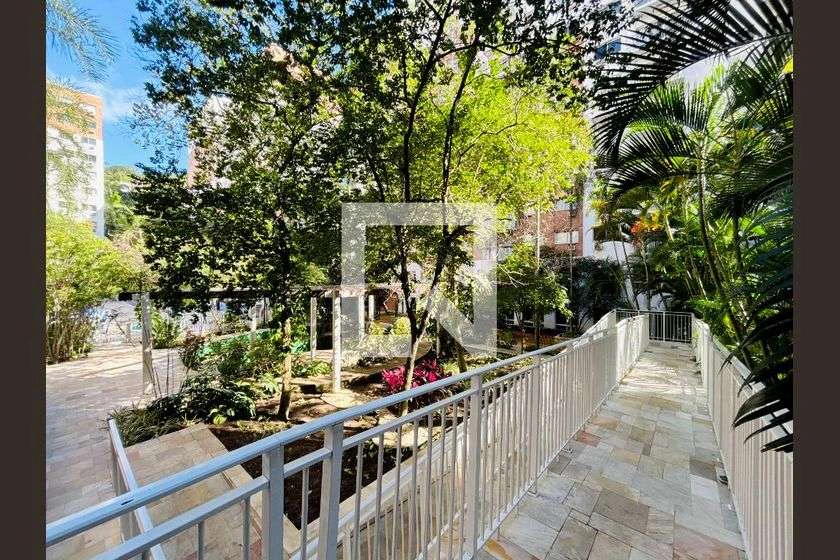 1-bedroom apartment with an open kitchen and balcony — photo 25