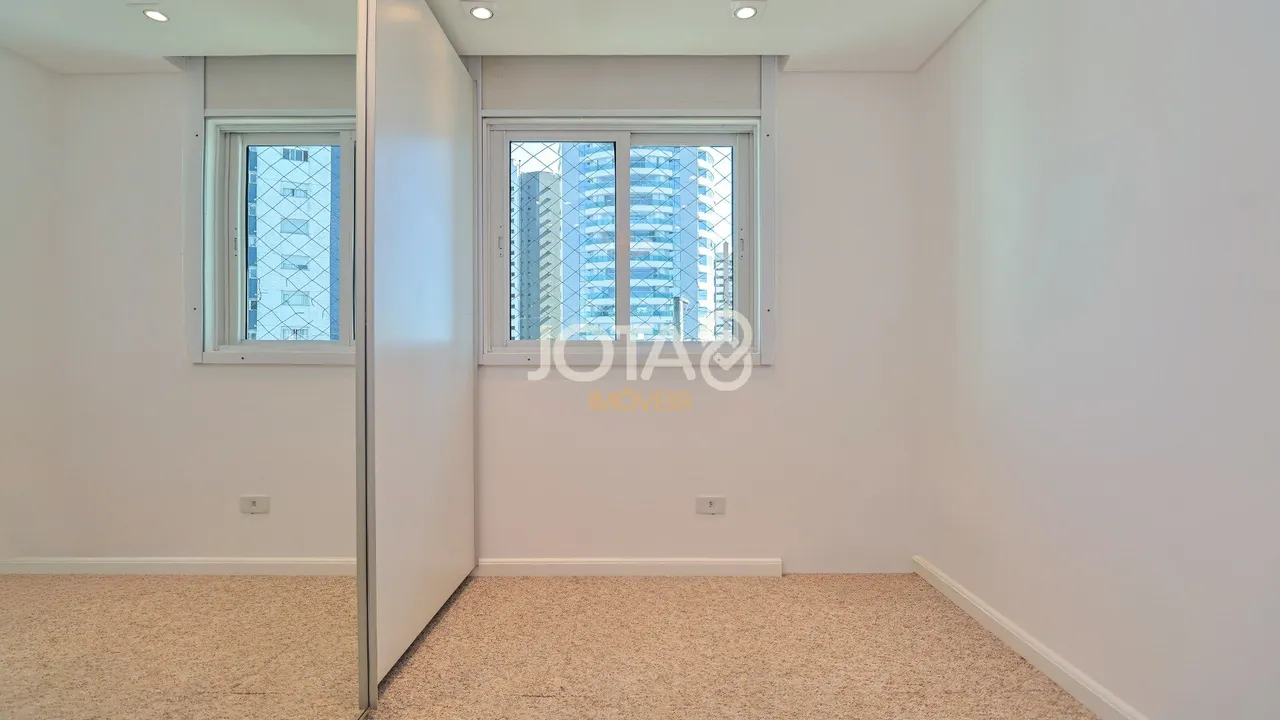 Furnished 3-bedroom apartment with a private BBQ — photo 14