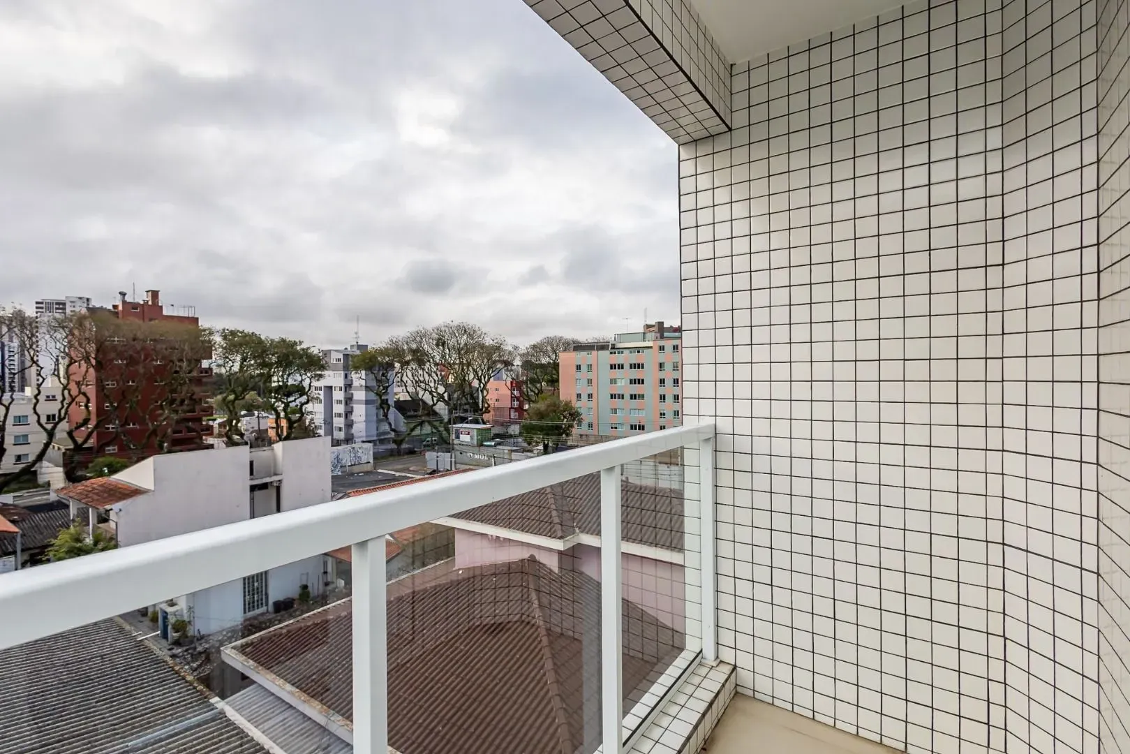 2-bedroom apartment with a washing machine in Curitiba — photo 6
