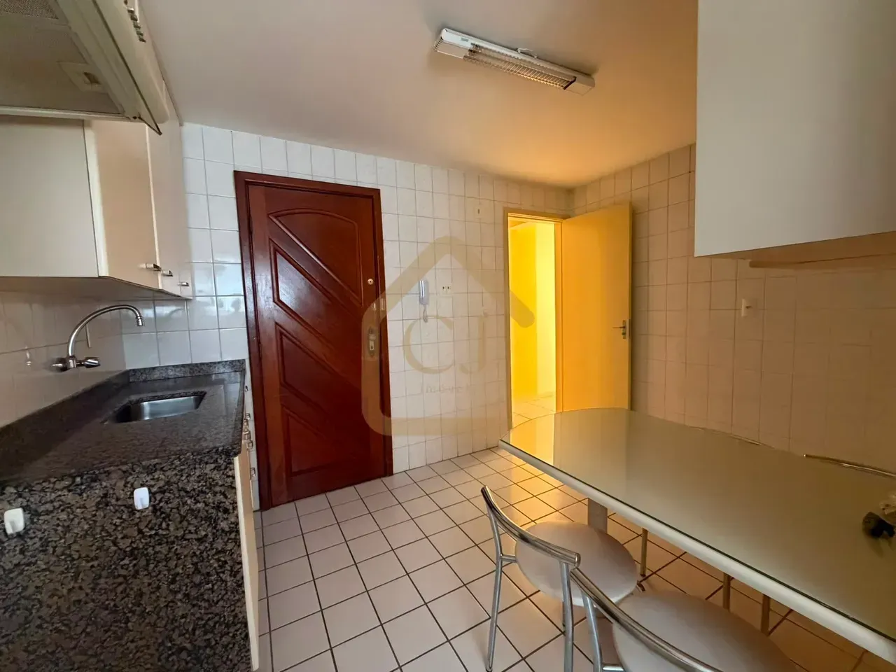 80 m² apartment with 2 bedrooms and 2 bathrooms — photo 6