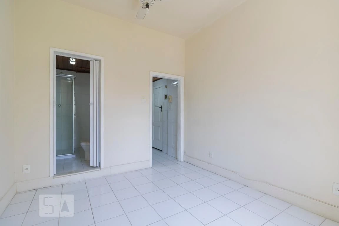 Unfurnished studio with 1 bedroom and 1 bathroom — photo 14