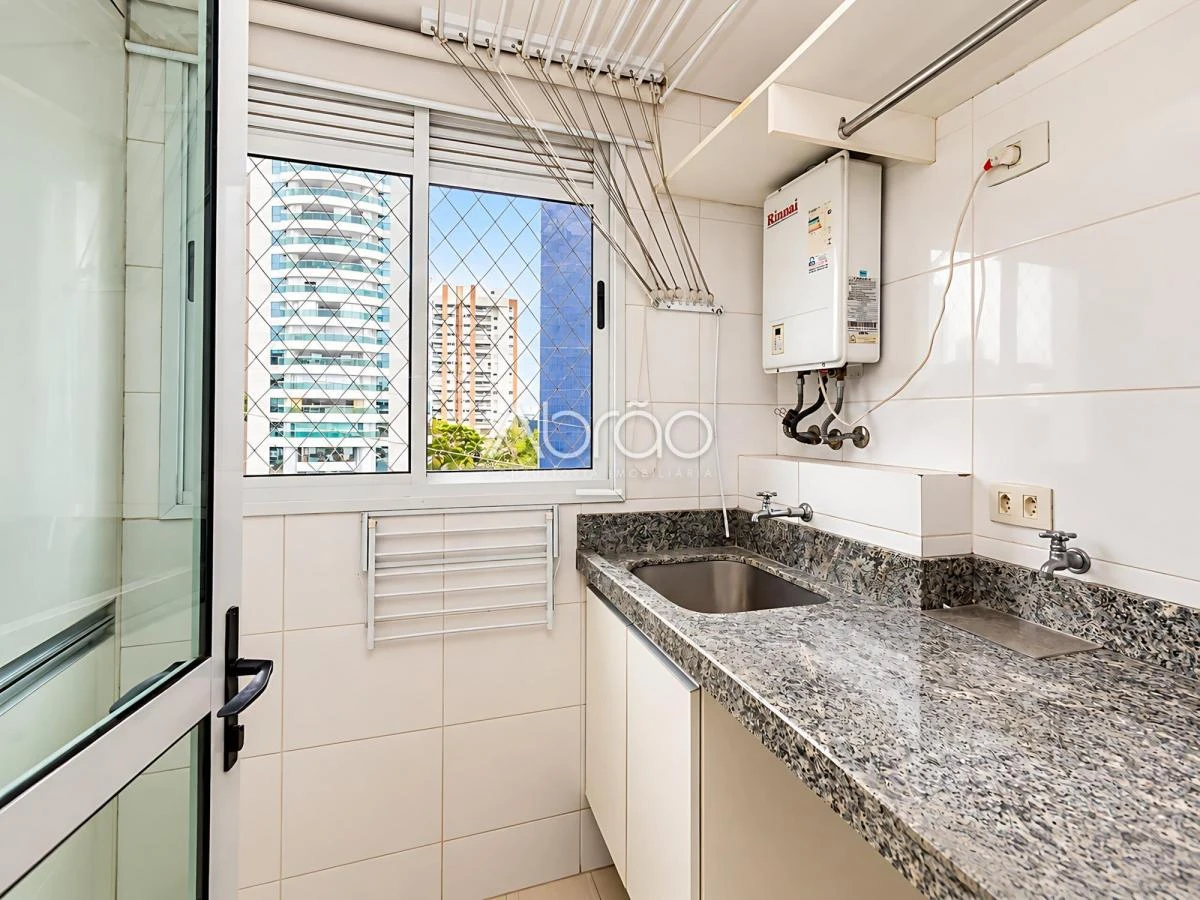 Furnished apartment, 192 m², with a glass-enclosed balcony — photo 24