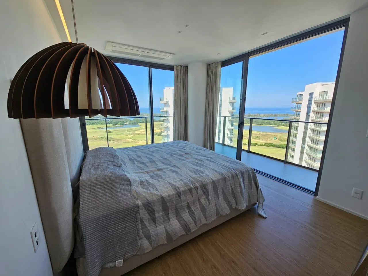 231 m² apartment with 3 bedrooms and 5 bathrooms — photo 12