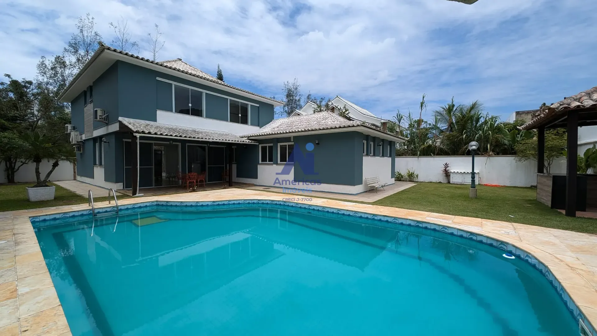 4-bedroom house with a grill on the balcony — photo 21