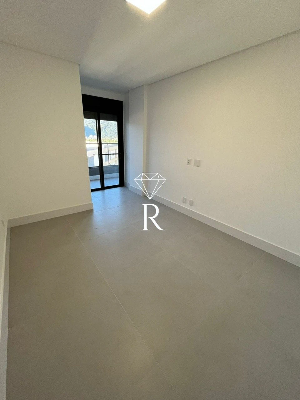 3-bedroom apartment with a grill on the balcony — photo 28