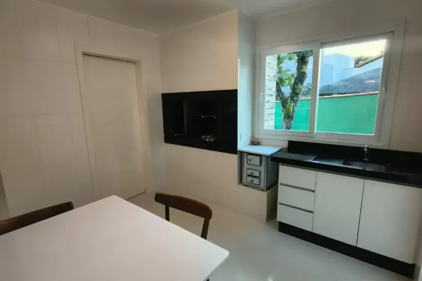 Furnished apartment with 5 bedrooms and 3 bathrooms — photo 9