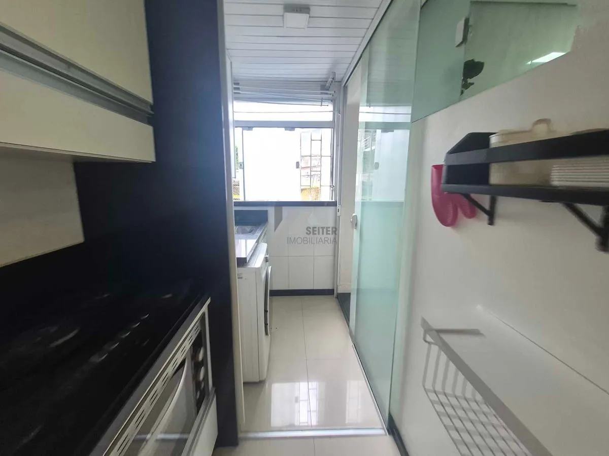 3-bedroom apartment with a glass-enclosed balcony — photo 4