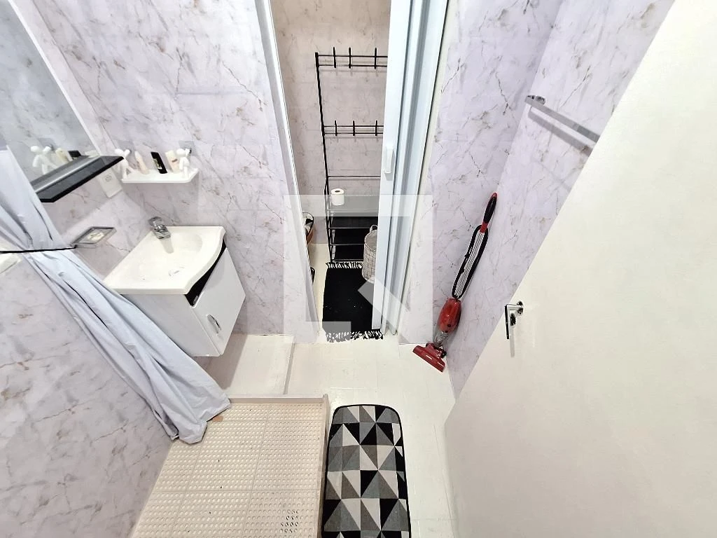 Furnished 1-bedroom apartment with 1 bathroom, no parking — photo 18