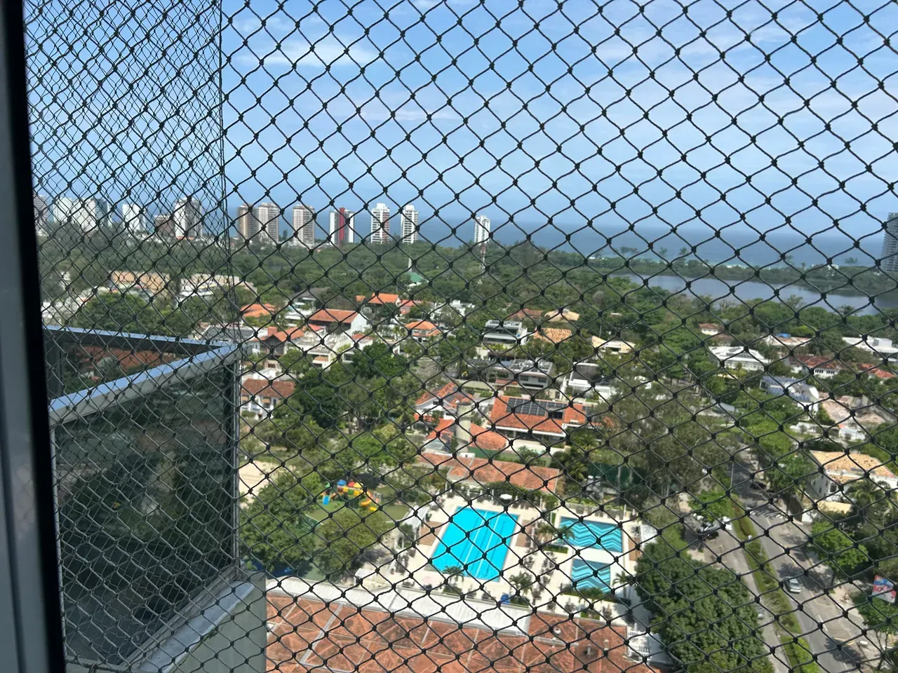 4-bedroom apartment with a water view — photo 7