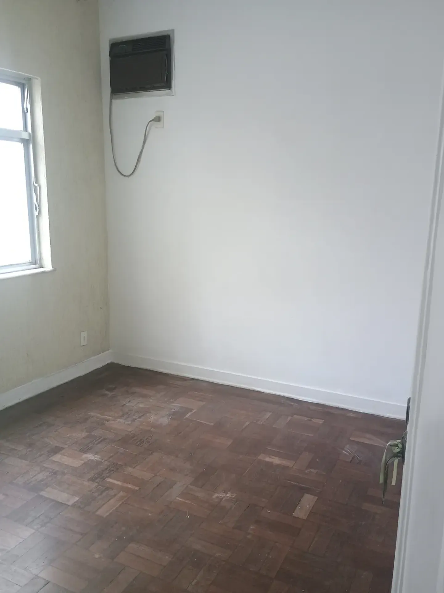 Apartment on the 6th floor with wood or laminate floors — photo 2
