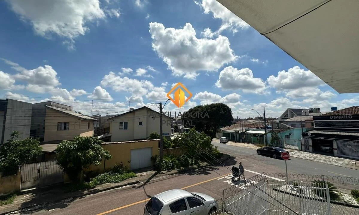 Balcony with a grill in a 4-bedroom house, 190 m² — photo 12