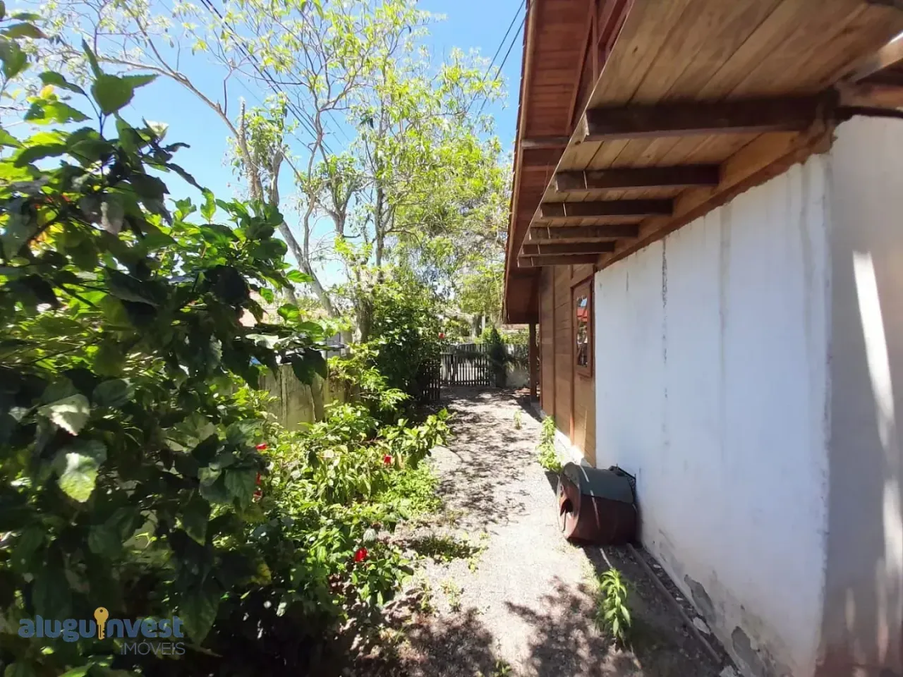 House with 1 bedroom and wood floors, plus garden — photo 11