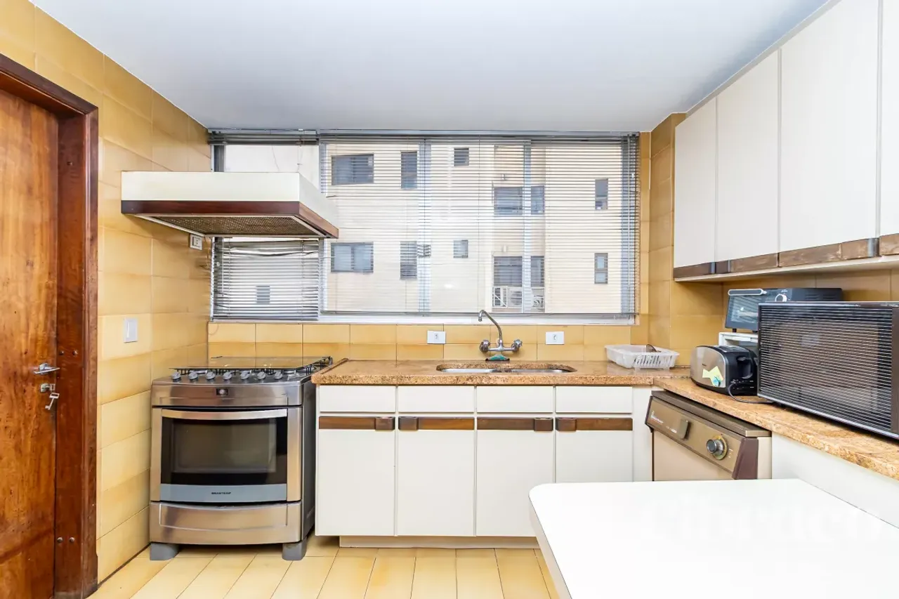 Apartamento sem mobília com 4 quartos e 371 m² — photo 13