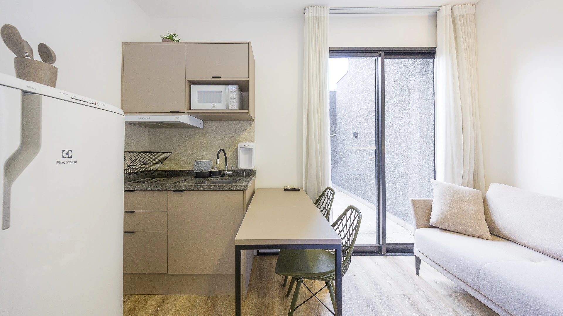 Apartamento amueblado de 1 dormitorio en primer piso — photo 2
