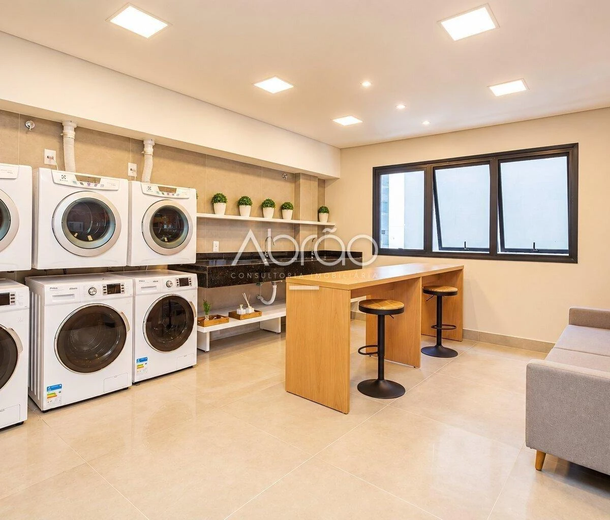 Studio mobiliado, 28 m², com janelas do piso ao teto — photo 21