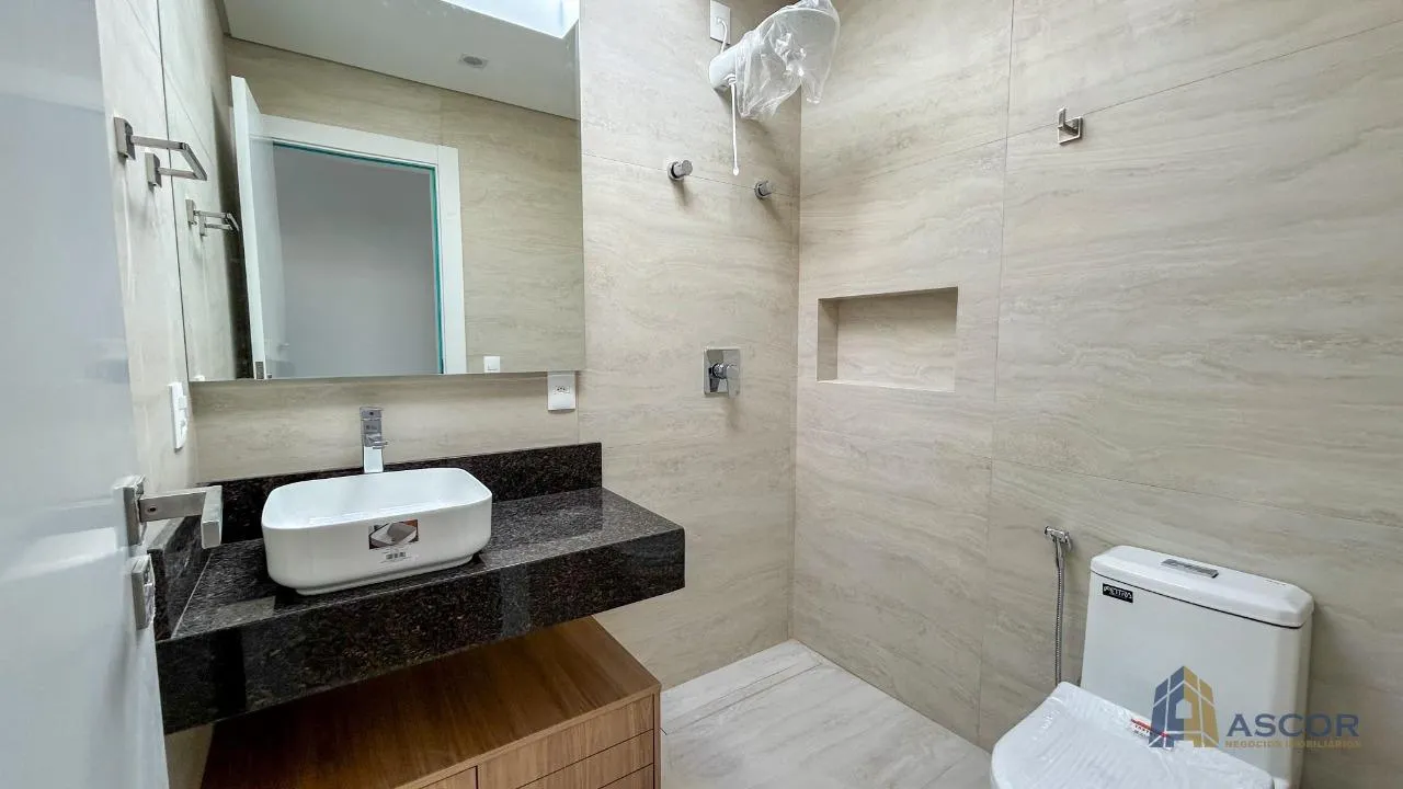 Garden in a 4-bedroom house, 250 m² — photo 7
