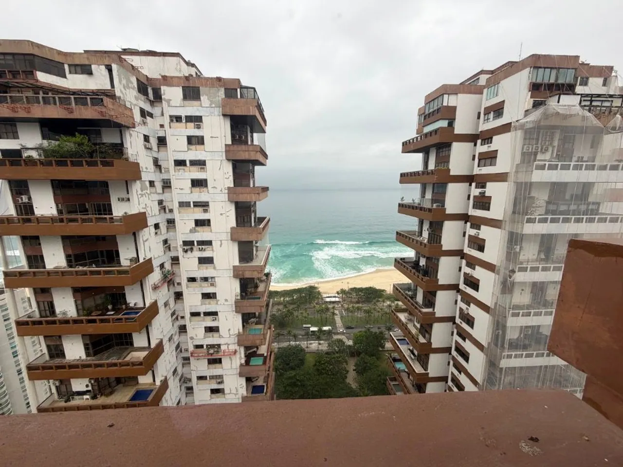 Rental apartment with 4 bedrooms and 4 bathrooms — photo 19