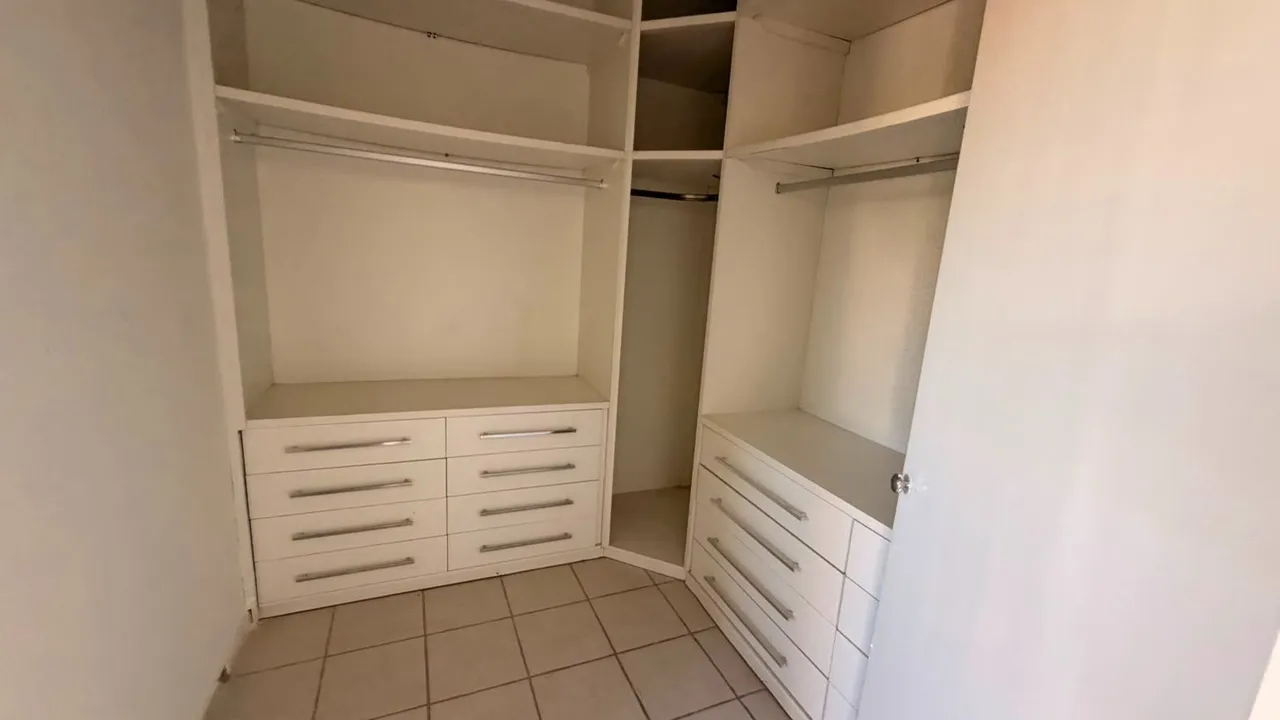 Casa sem mobília com 5 quartos e churrasqueira na varanda — photo 9