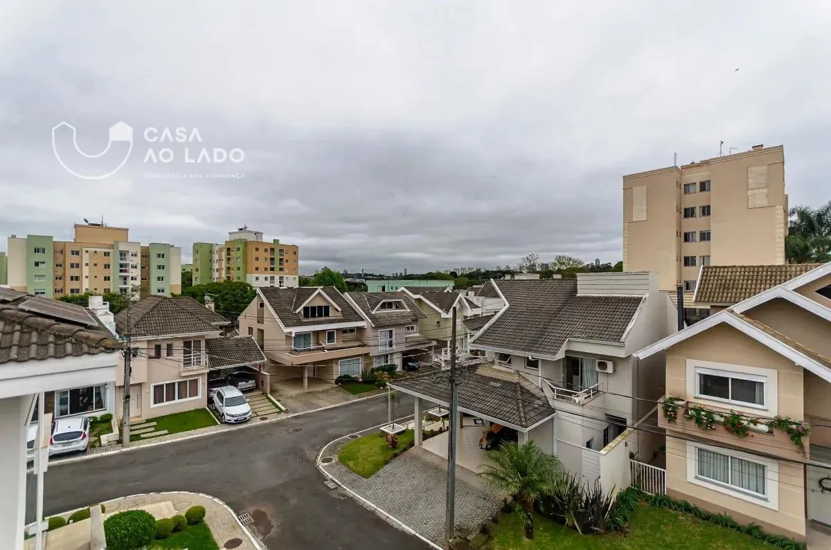 Balcony with a grill in a 3-bedroom house, 264 m² — photo 44