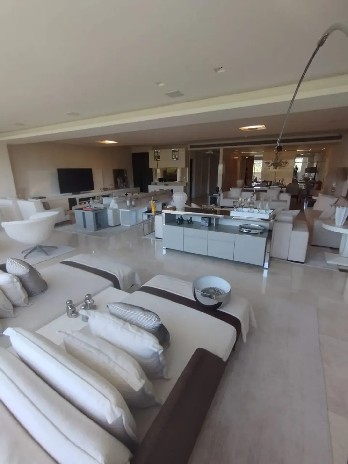 Apartamento sem mobília com 4 quartos e 5 banheiros — photo 5