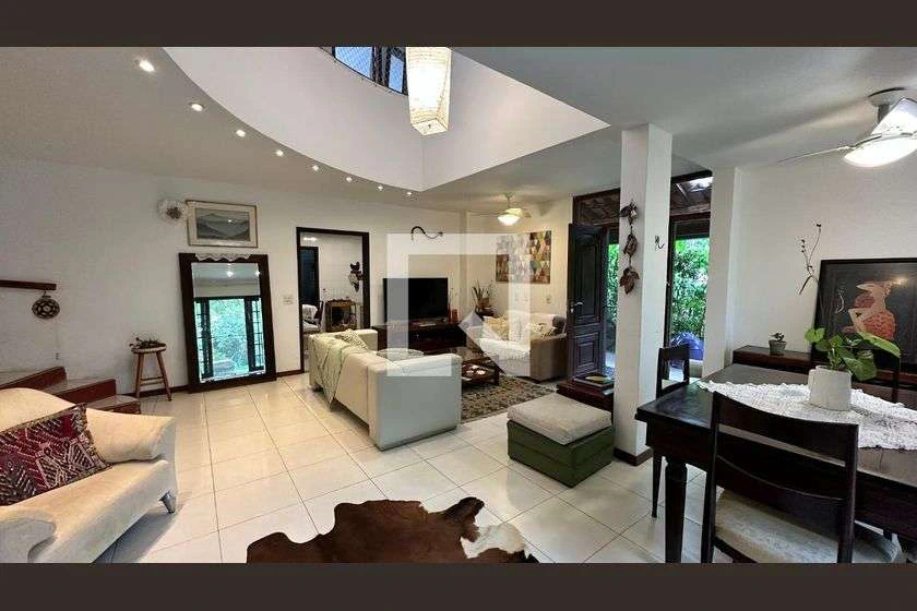 Casa com 5 quartos e cozinha aberta de 300 m² — photo 4