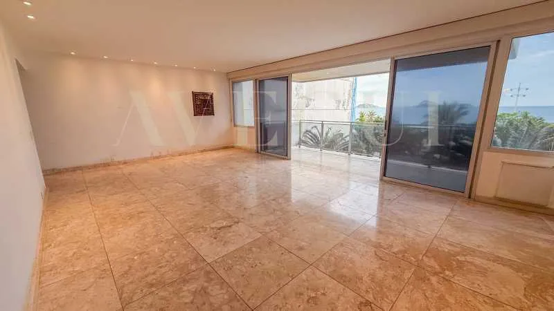 210 m² apartment with a balcony, 3 bedrooms and 5 baths — photo 18