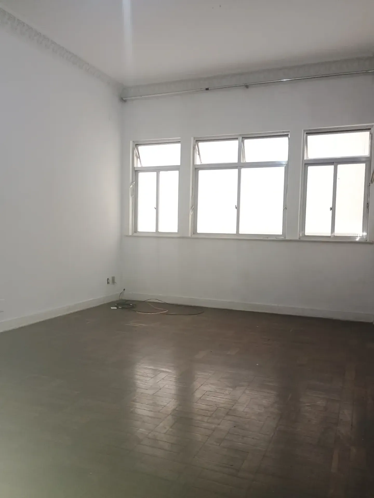 Apartment on the 6th floor with wood or laminate floors — photo 6