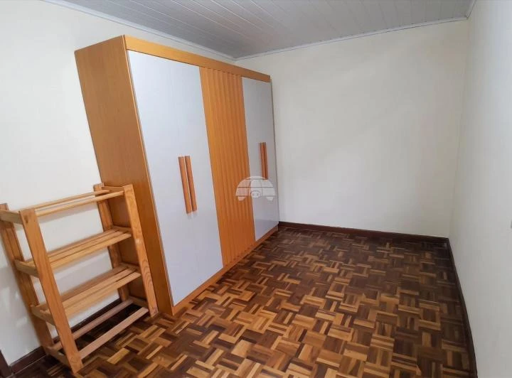 Well-kept unfurnished 2-bedroom apartment with parking