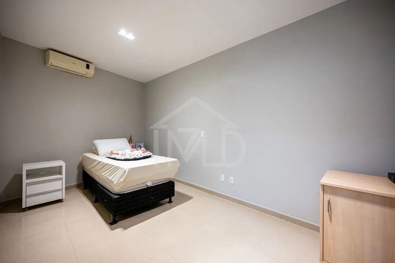 Furnished 6-bedroom house, 266 m² and 3 parking spots — photo 26
