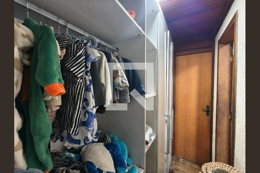 3-bedroom house with a walk-in closet — photo 40