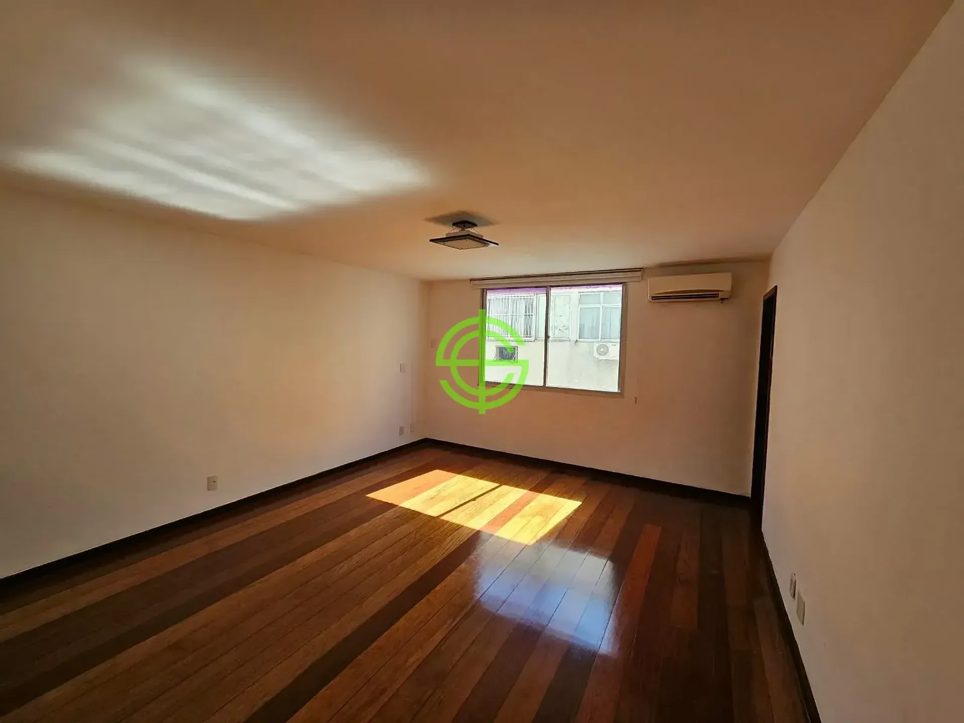 Apartamento com 3 quartos, 4 banheiros e cozinha fechada — photo 22