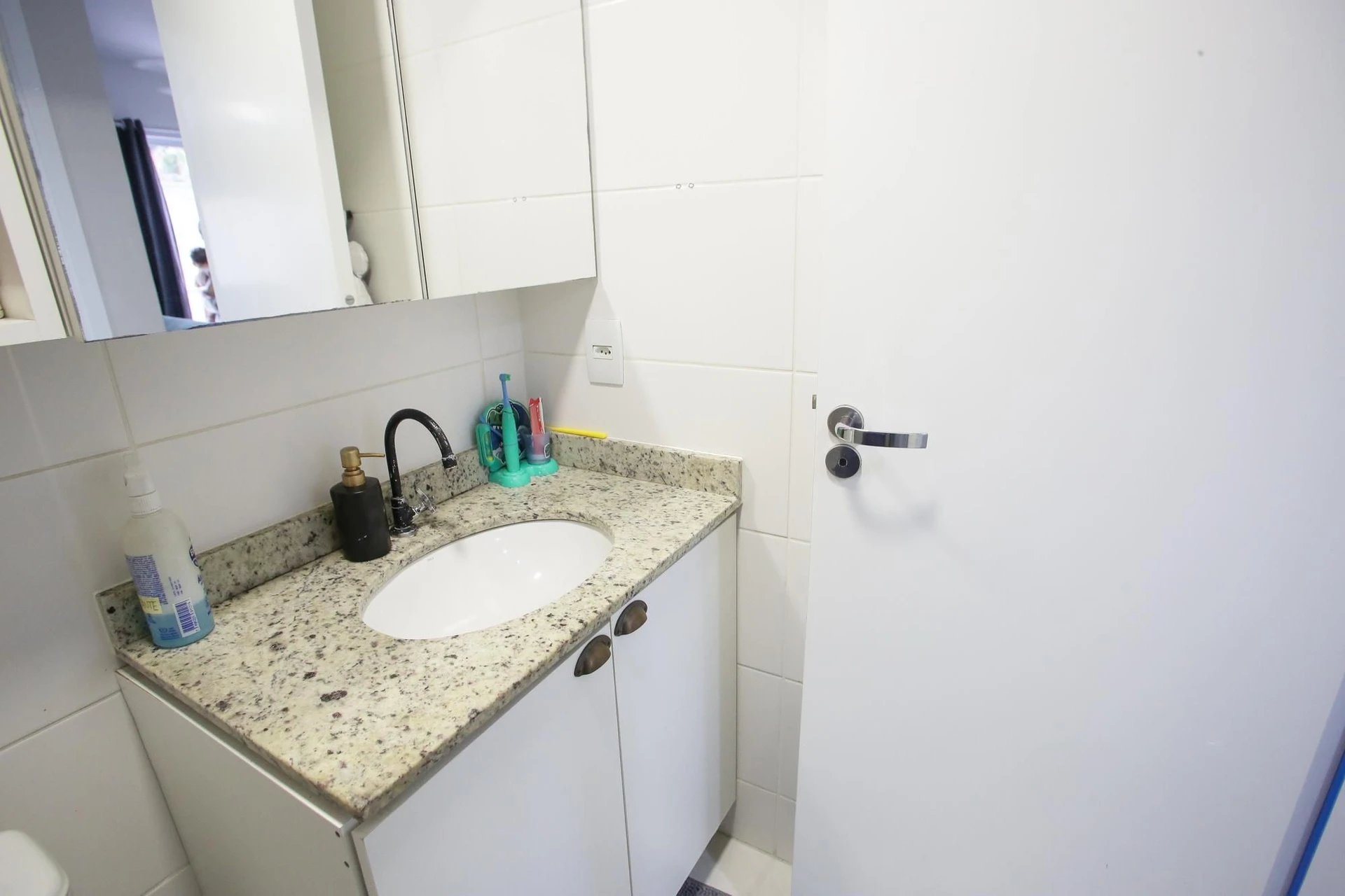 Furnished apartment with 2 bedrooms and open-plan gas kitchen — photo 42