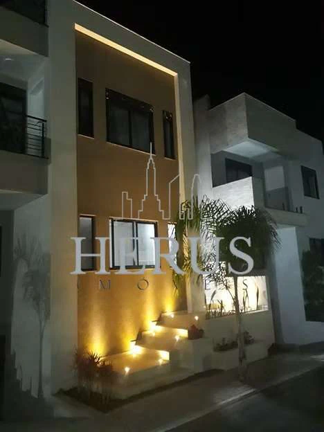 House with 5 bedrooms and 4 en-suites, 314 m² — photo 2
