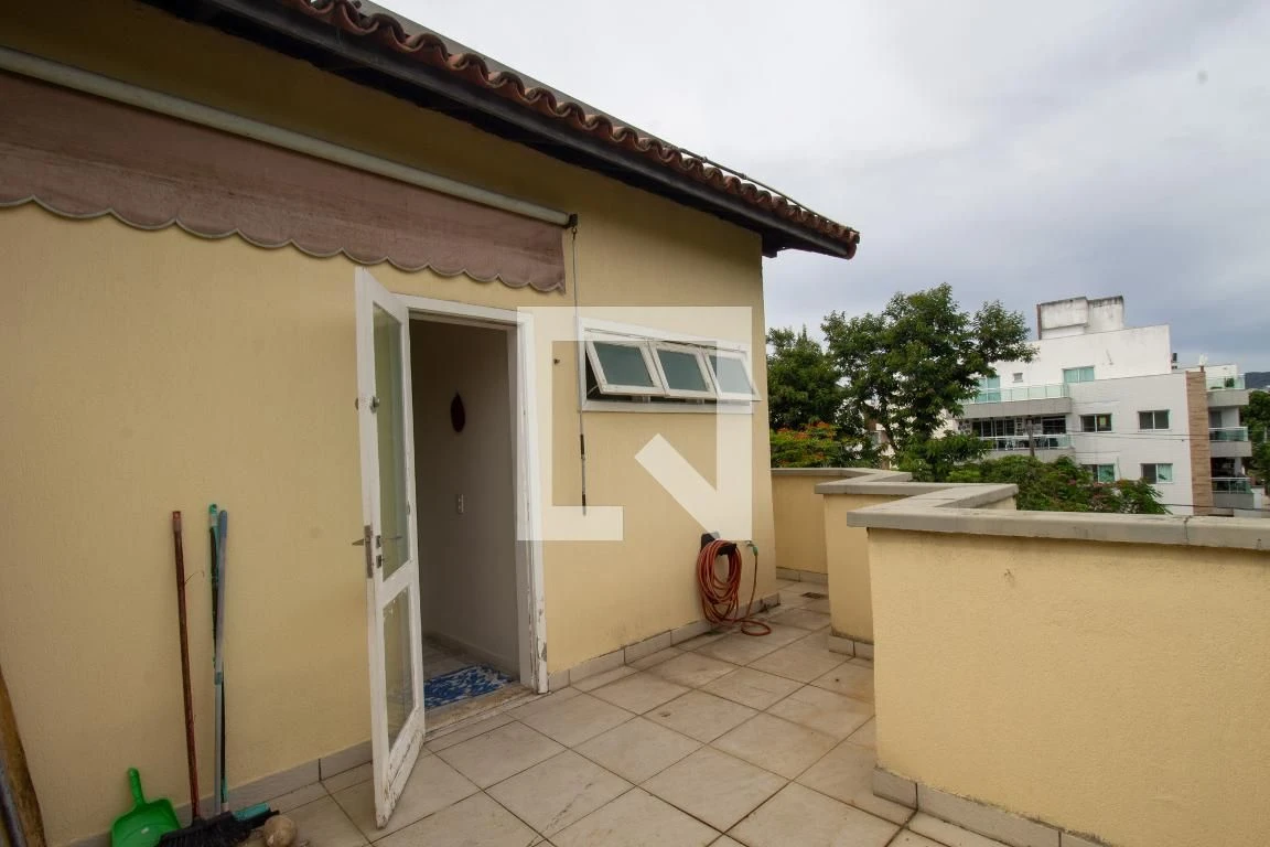 4-bedroom house with a walk-in closet in Rio de Janeiro — photo 17