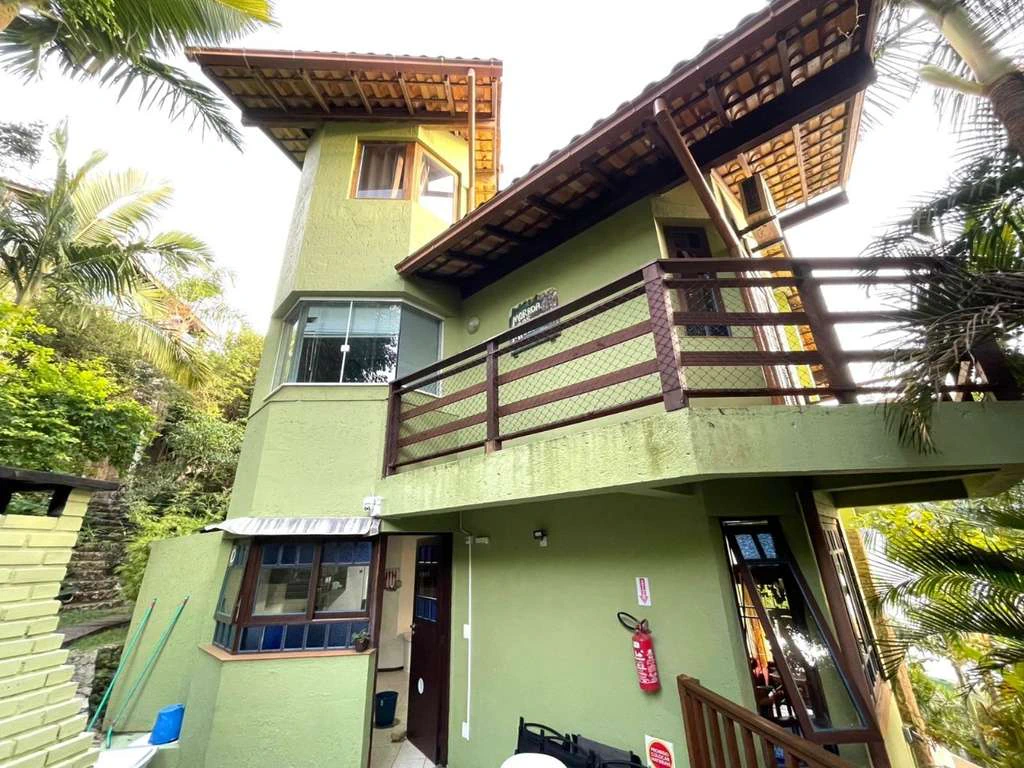 4-bedroom house with balcony BBQ and private garden — photo 2