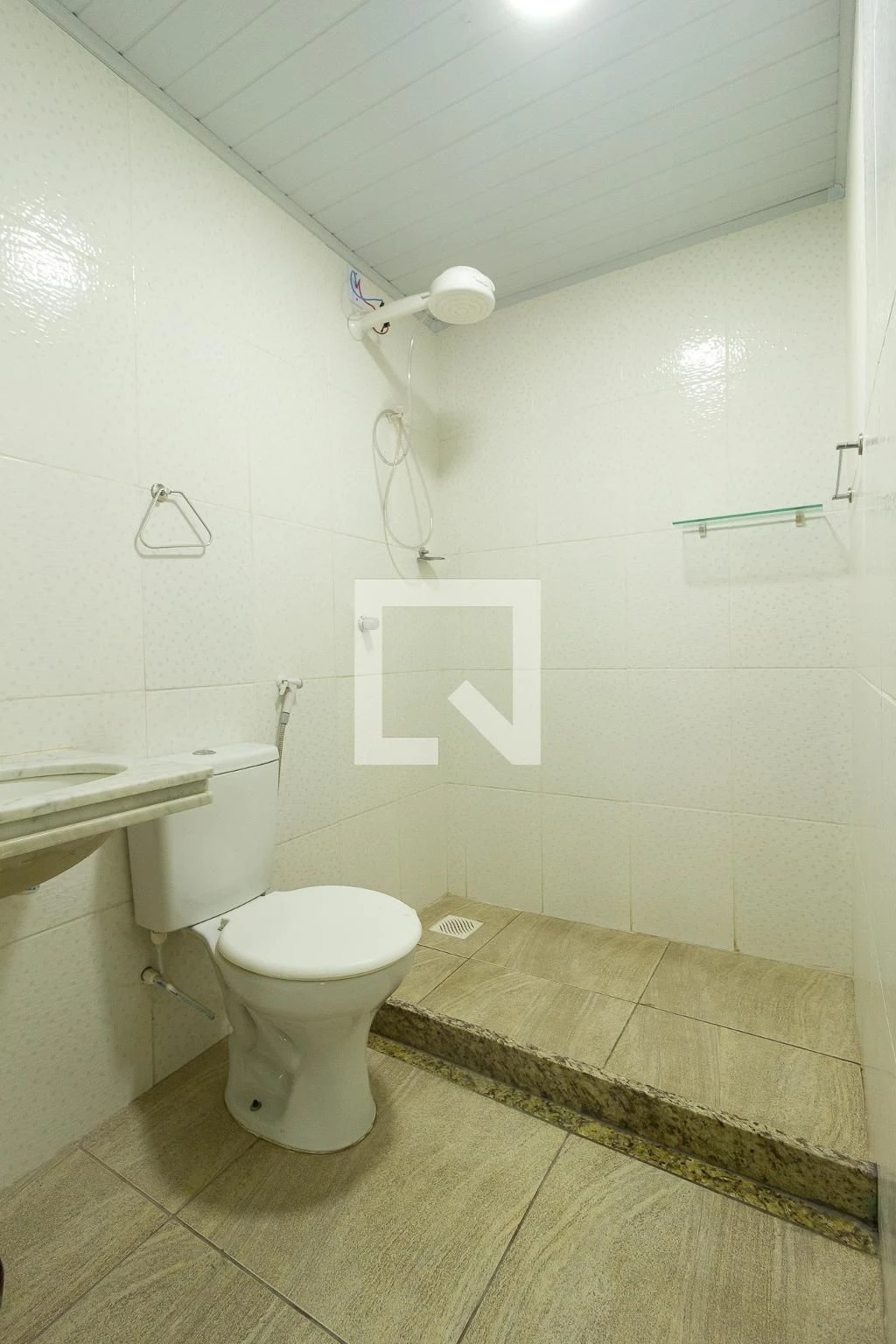 200 m² house with a private BBQ and a private pool — photo 18