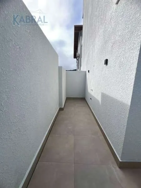 30 m² studio with balcony sink and built-in grill — photo 4