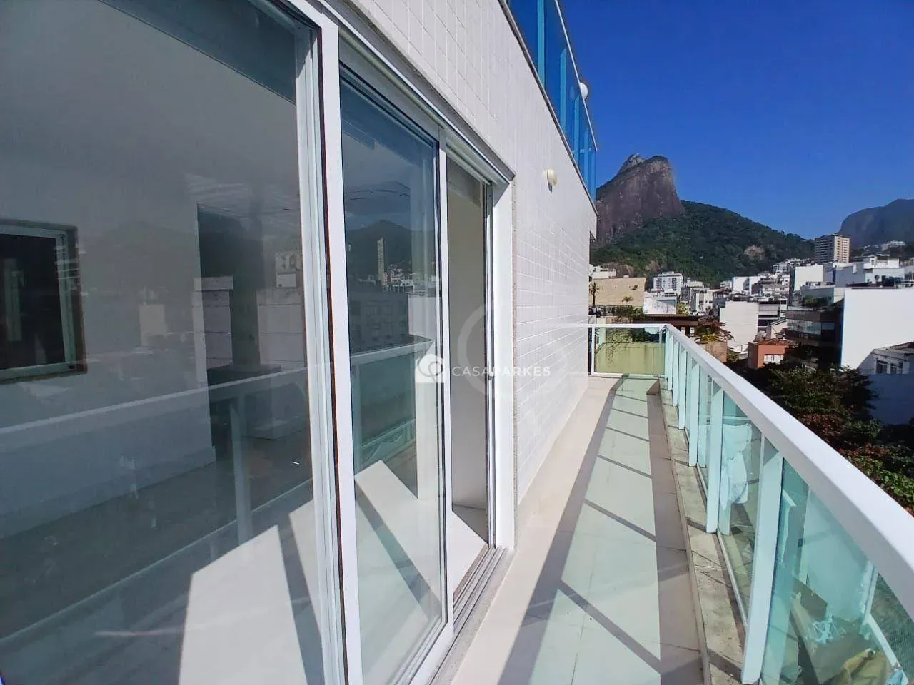Penthouse with 3 bedrooms and 4 bathrooms — photo 31